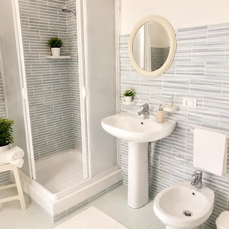 Borgo Marino بيت ضيافة شاكا